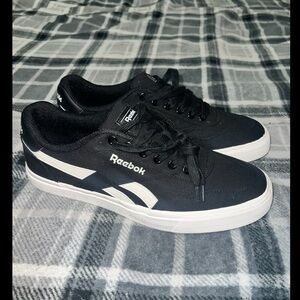 NEW Reebok Men's Black and White Sneakers Never Worn